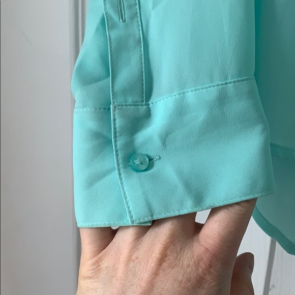 Express button up blouse - Picture 2 of 4